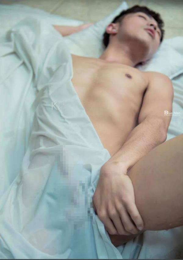 Whoseman-8-花漾文青男孩-許禾